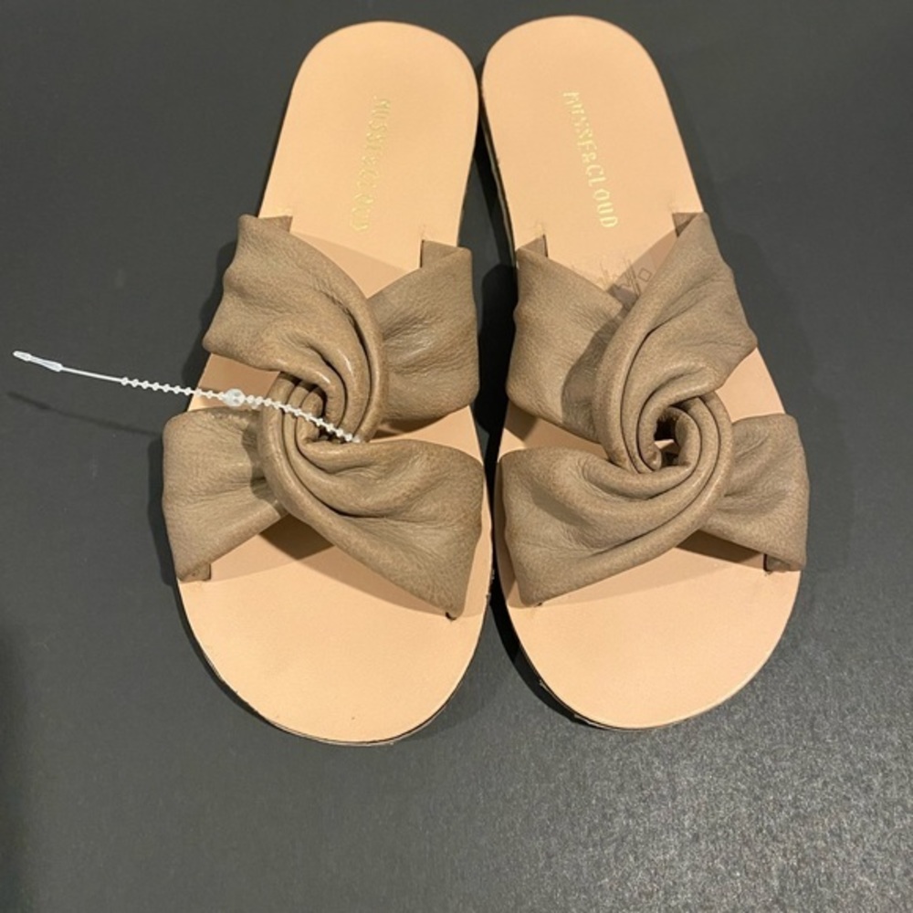 ModCloth Musse & Cloud Women Twist Taupe Butter Soft Leather Slides Sandals New - Picture 3 of 8